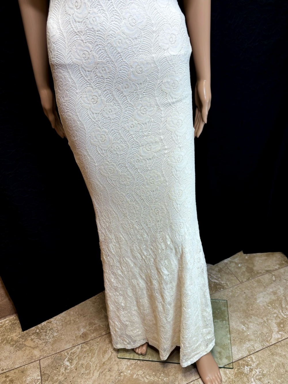 Windsor Ivory Lace Ruffle Backless Maxi Dress - Picture 5 of 8